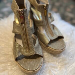 Michael Kors Damita Espadrille Wedge Sandal canvas Gold and khaki size 9 1/2 M